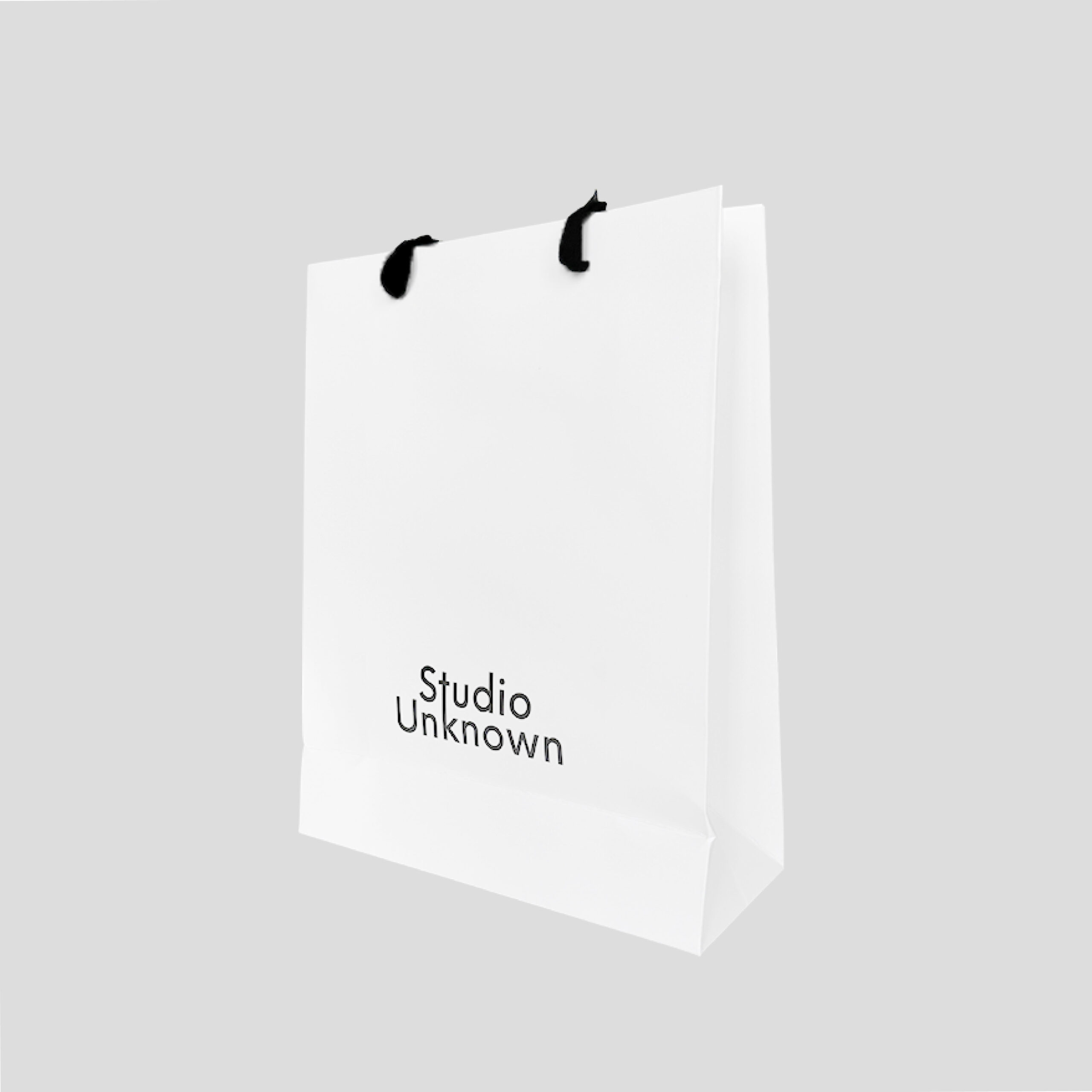 STUDIO UNKNOWN – Shopping Bag ถุงกระดาษสกรีนโลโก้แบรนด์